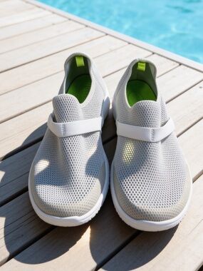 OOFOS womens white slip on loafers size 9.5